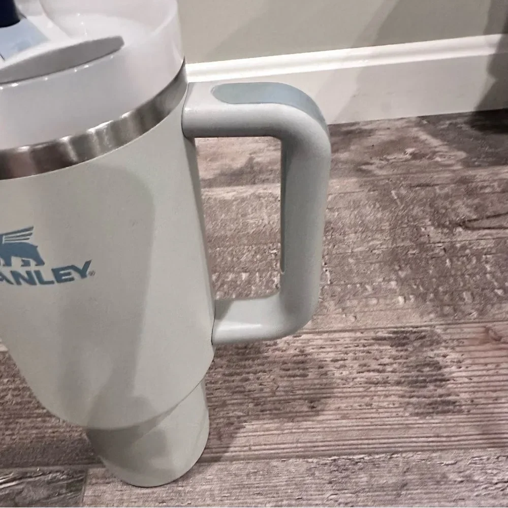 Stanley THE QUENCHER H2.0 FLOWSTATE™ TUMBLER | 30 OZ in Grey/Blue - Picture 4 of 6